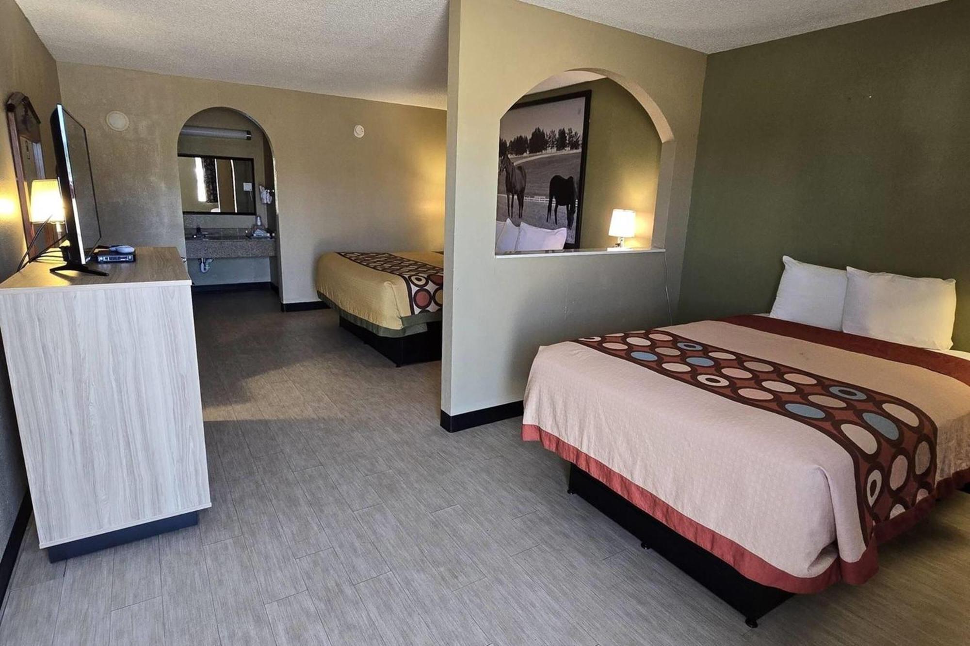 Super 8 By Wyndham Arkadelphia Caddo Valley Area מראה חיצוני תמונה